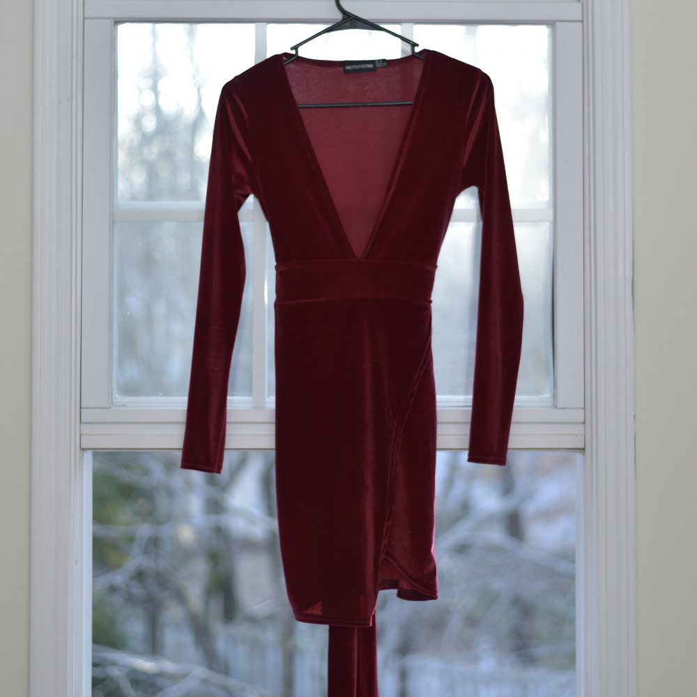 PrettyLittleThing Red velvet tie waist dress